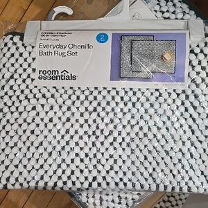 Room Essentials Black and White Chenille Bath Rug Set